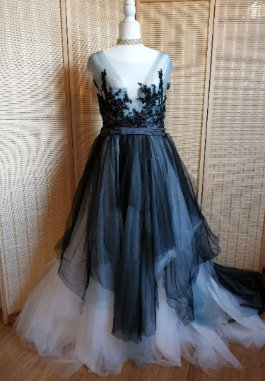 Black Wedding Dress Multi Colored Long A-line Tulle Gown Bridal Gothic Tutu Dress Beaded Lace Applique Evening Dress Free Shipping