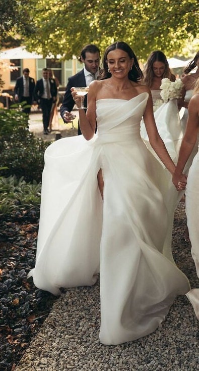 Minimalist Style Organza Wedding Dress Strapless Side Slit Bridal Gown Summer Wedding Dress Plus Size Custom Made