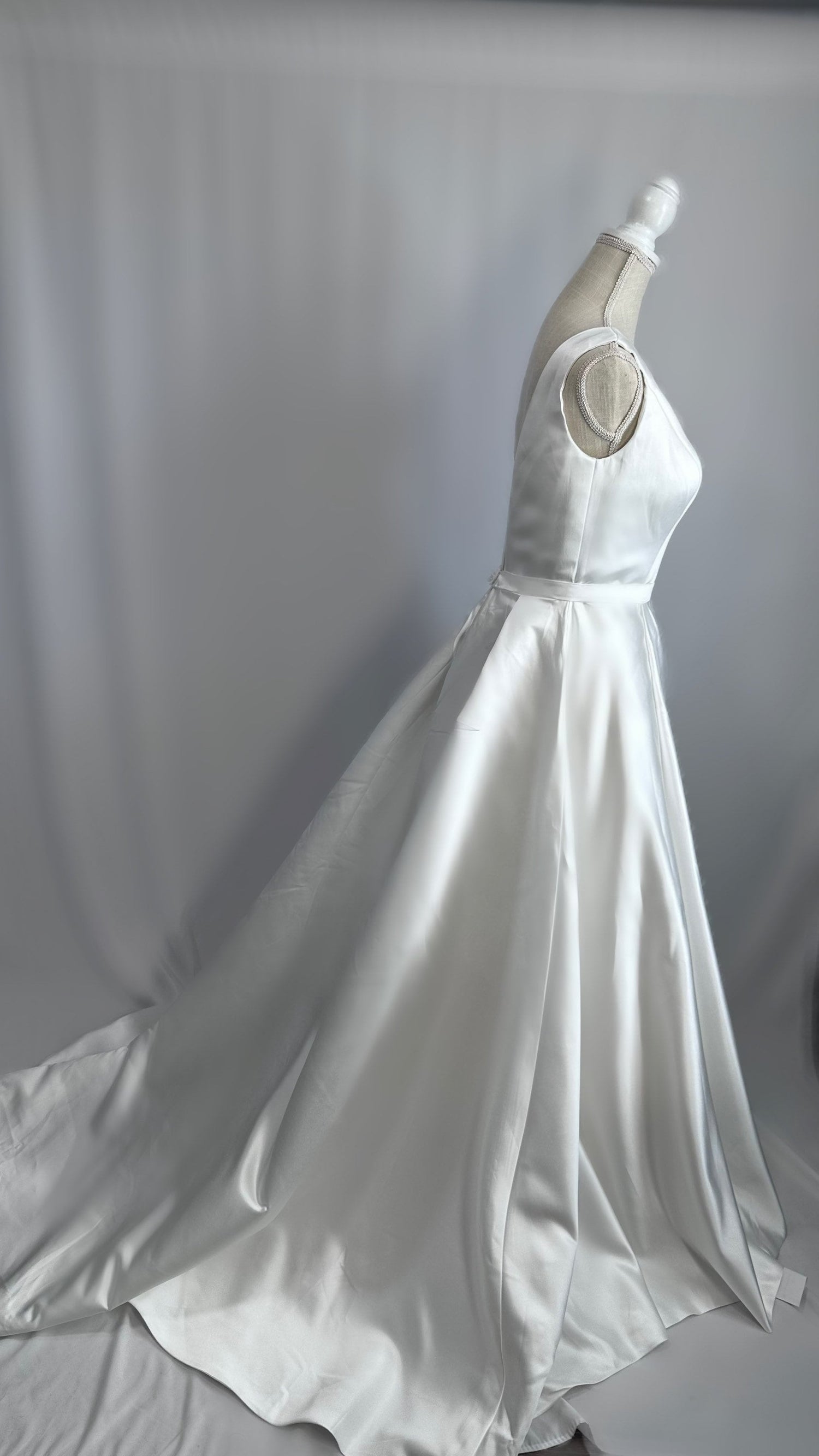 Minimalist Wedding Dress Classic Vintage Backless Satin Bridal Gown Plus Size Custom Made