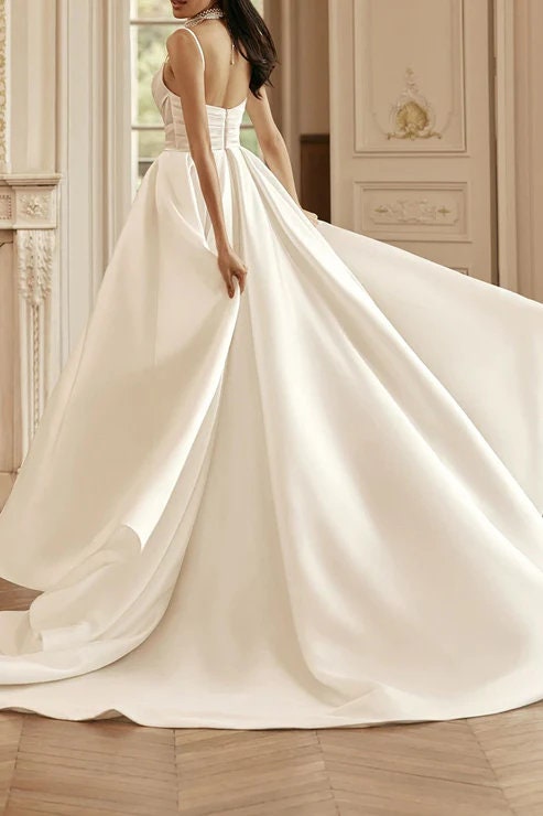 Simple Beach Wedding Dress Vintage Satin Spaghetti Straps Bridal Gown Beaded Bodice Minimalist Gown Custom Size